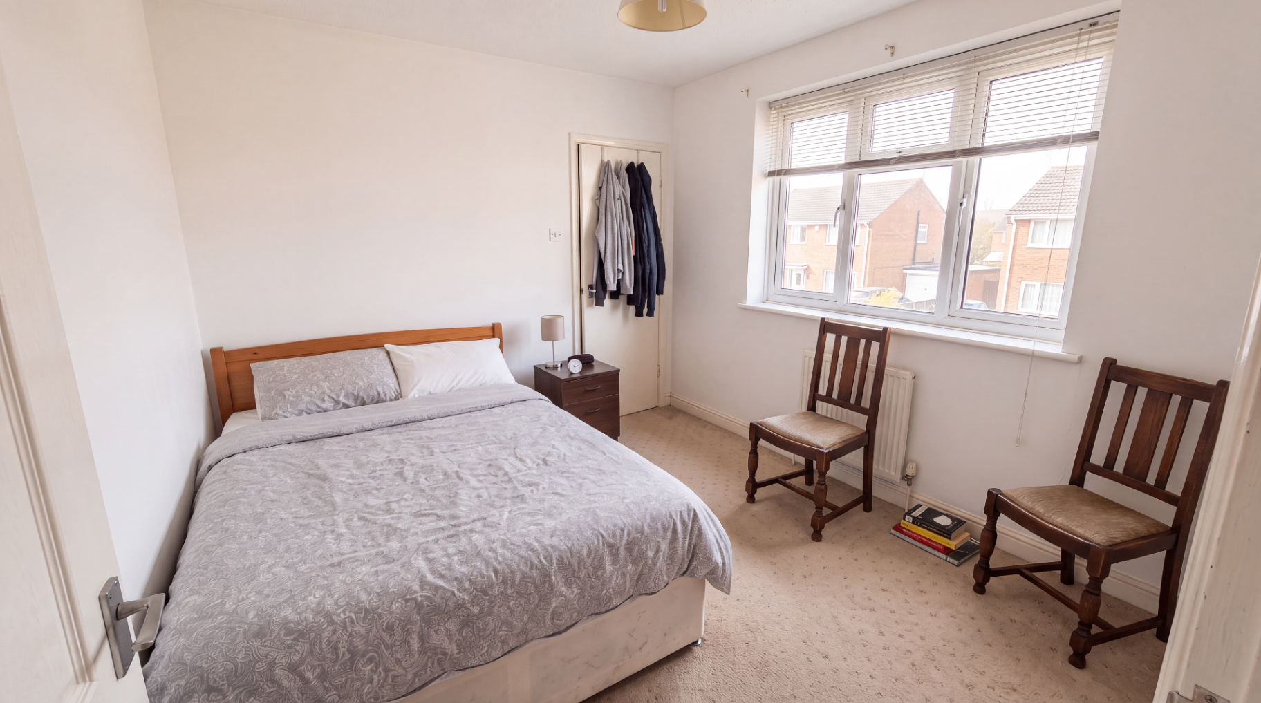 Photo immobilière avant amélioration IA — Chambre